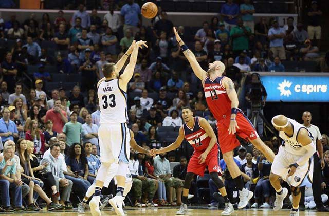 Marc Gasol sắm vai trò quan trọng trong chiến thắng của Grizzlies.