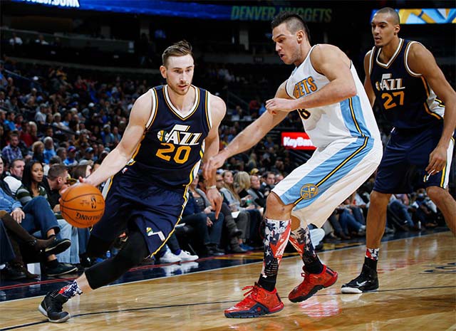 Gordon Hayward (20) quá đơn độc dù ghi tới 25 điểm ở trận đấu này.