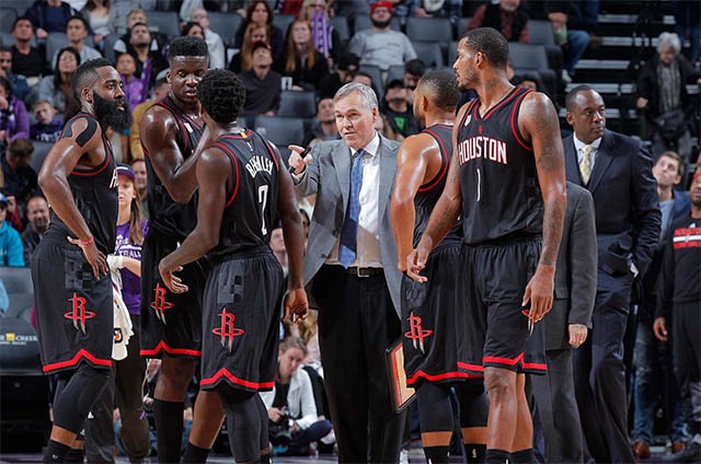 Qua James Haren tại Houston Rockets, HLV Mike D’Antoni như thấy lại Steve Nash ở Phoenix Suns.