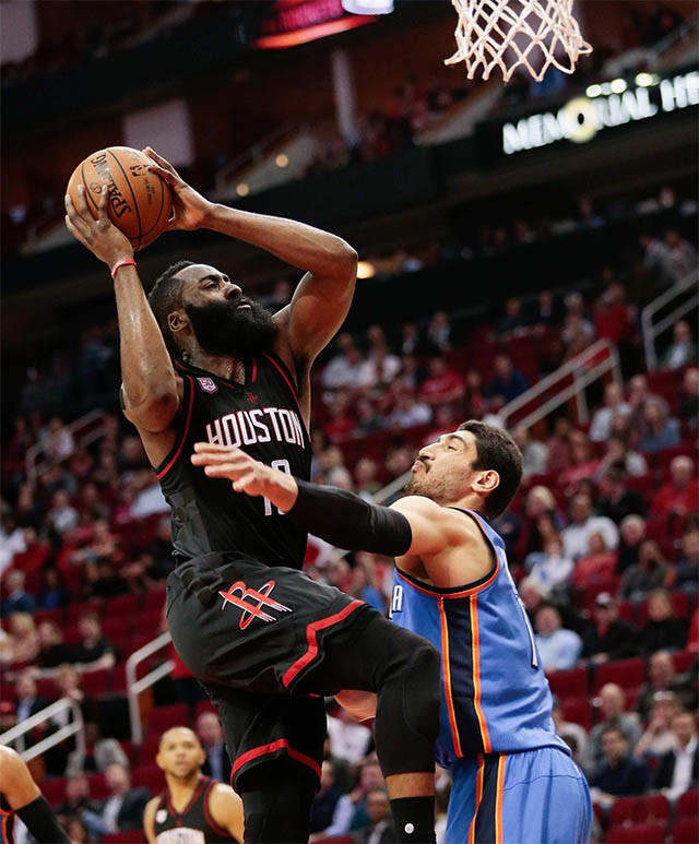 Một pha lên rổ của James Harden.