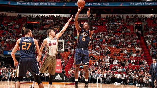 Joe Johnson có 10 điểm từ băng ghế dự bị cho Jazz.