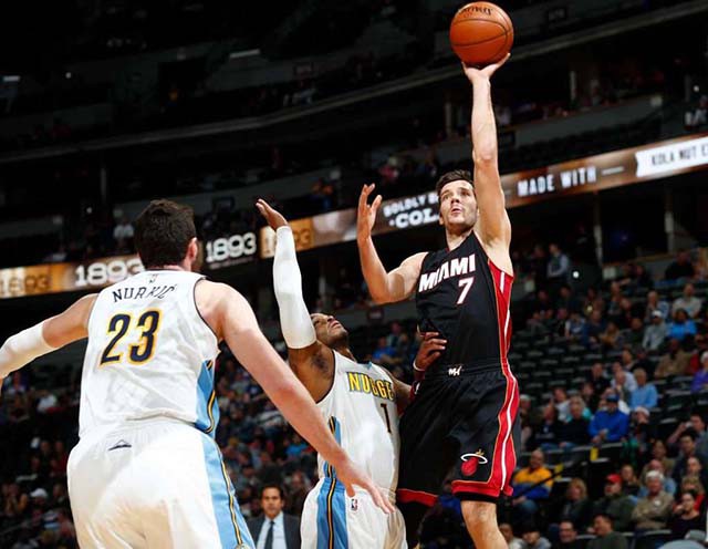 Goran Dragic góp phần quan trọng để Heat giành chiến thắng.