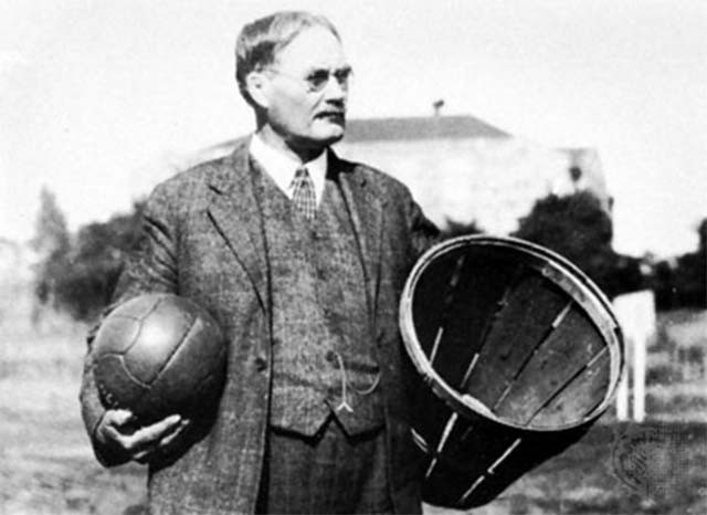 Giáo sư James Naismith đến từ Canada.