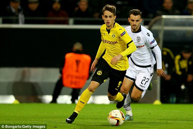 Adnan Januzaj phải sang Dortmund đá thuê do mất chỗ đứng ở Man Utd.