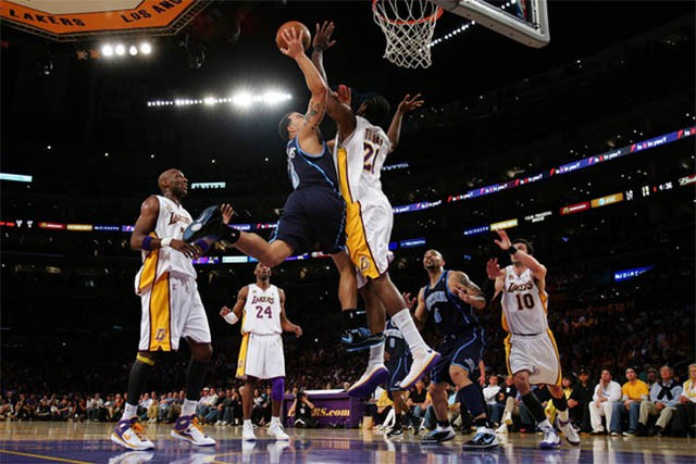 Jazz toàn thắng Lakers trong 3 lần gặp nhau mùa này.