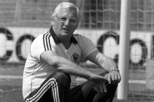 Jupp Derwall bị ép phải từ chức khi Đức dừng bước ngay vòng bảng EURO 1984. 