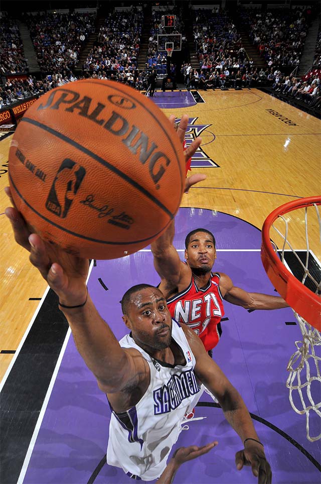 Kenny Thomas trong màu áo Sacramento Kings ở trận gặp New Jersey Nets ngày 27/11/2009.