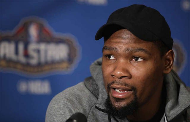 Kevin Durant từng khóc khi bác sĩ bảo anh bị gãy chân