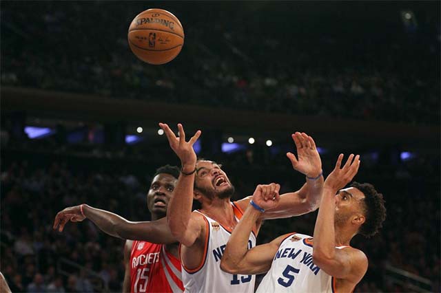 New York Knicks tranh bóng bật bảng không tốt.