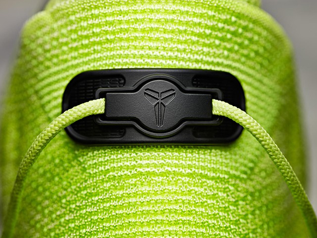 Avar cùng Nike đã tích hợp toàn bộ hệ thống dây giày vào gắn liền với upper Flyknit