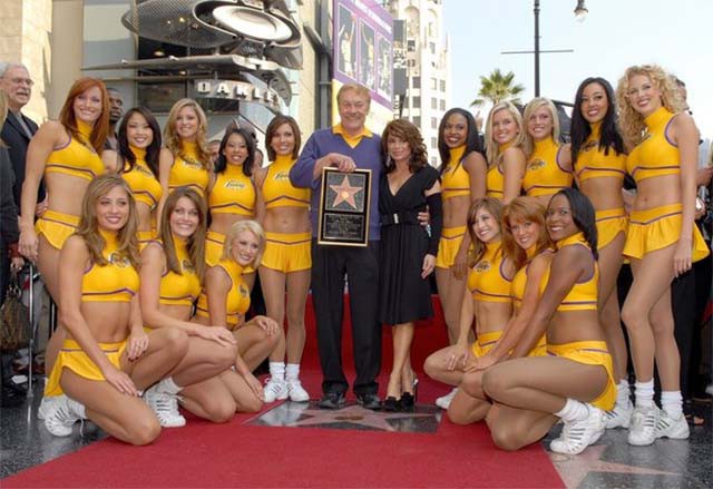 Đội hoạt náo viên Lakers, nơi sản sinh ra nhiều phụ nữ nổi tiếng trong lĩnh vực giải trí.