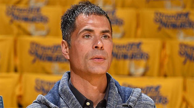 Lakers có chiến thắng vui mừng ngay thời điểm Pelinka chuẩn bị ra mắt.