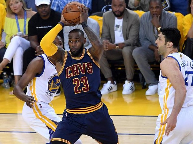 LeBron cố hết sức nhưng 1 con én không làm nổi mùa xuân