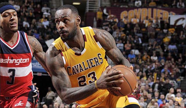 LeBron James xuất sắc vượt qua huyền thoại Kobe Bryant trở thành cầu thủ trẻ nhất lịch sử ghi được 27.000 điểm.