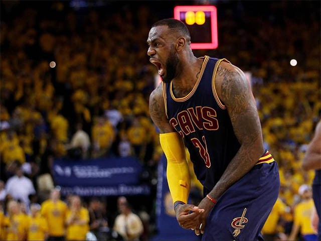 King James phải cân team do chấn thương của Irving 