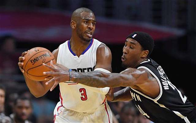 Clippers (áo trắng) thắng dễ do Nets buông vì chiến lược.