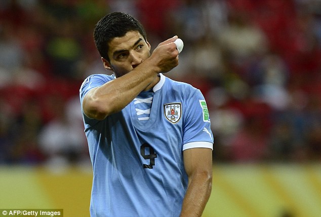 Luis Suarez từng mất cảm giác bóng và có lúc thừa cân đáng kể do bị FIFA treo giò.