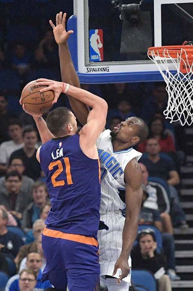 Alex Len lập double-double cho Suns trong chiến thắng Magic.