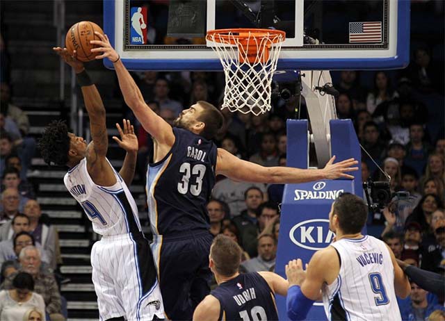 Marc Gasol tiếp tục thể hiện vai trò thủ lĩnh với 25 điểm và 5 blocks.