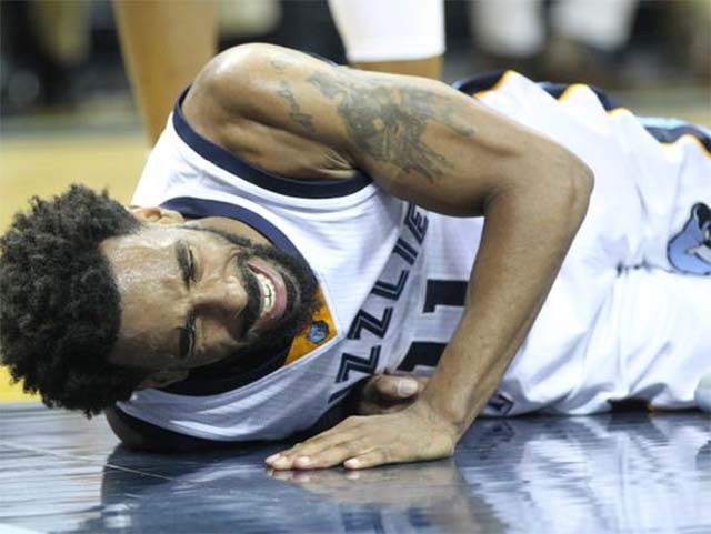 Chấn thương của Mike Conley có vẻ không nhẹ.