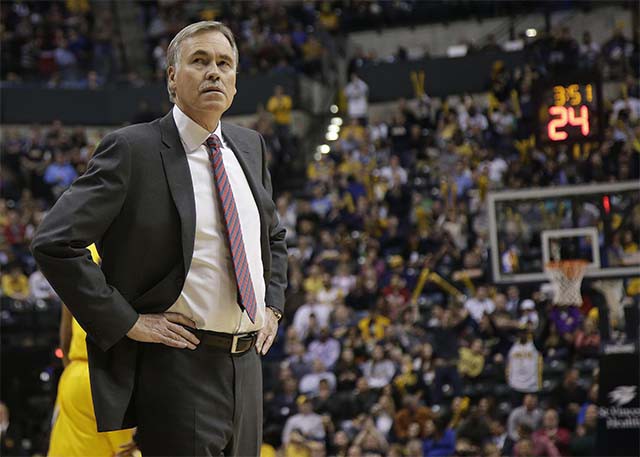 Mike D’Antoni nối tiếng với lối chơi tốc độ “run and gun”.