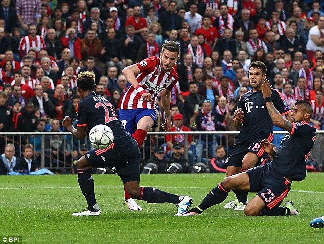 Saul Niguez biến 3 đồng hương trong màu áo Bayern Munich trở thành nạn nhân của anh trong màn solo tuyệt vời.