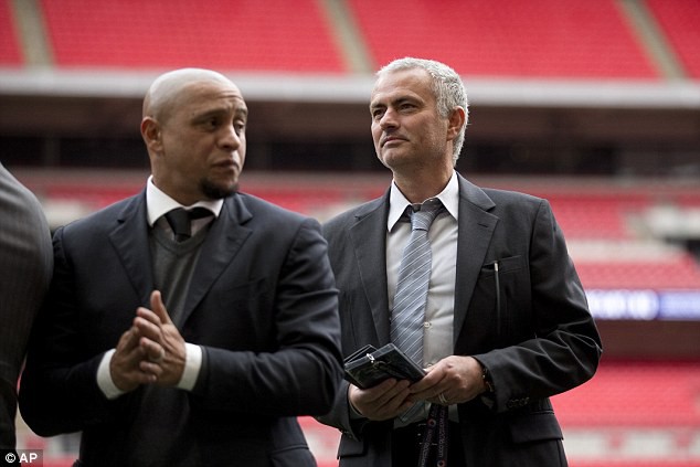 Tân chủ tịch FIFA Gianni Infantino muốn dùng Jose Mourinho để quảng bá bóng đá. 