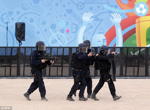 Pháp sẵn sàng hủy VCK EURO 2016 nếu có nguy cơ khủng bố.