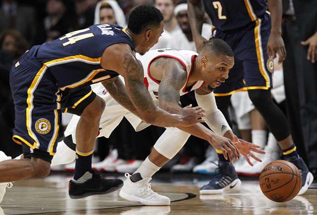 Jeff Teague (áo xanh) không thể giúp Pacers chống lại Trail Blazers.