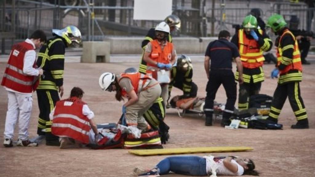 Một cảnh diễn tập bị khủng bố ở Lyon mùa EURO 2016.