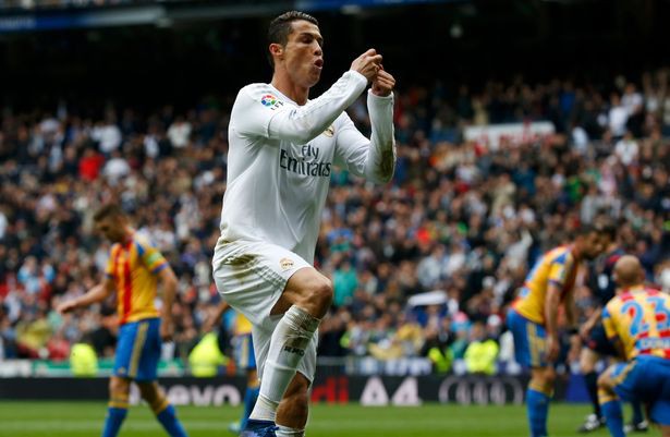 Ronaldo giúp Real Madrid duy trì hy vọng vô địch La Liga.