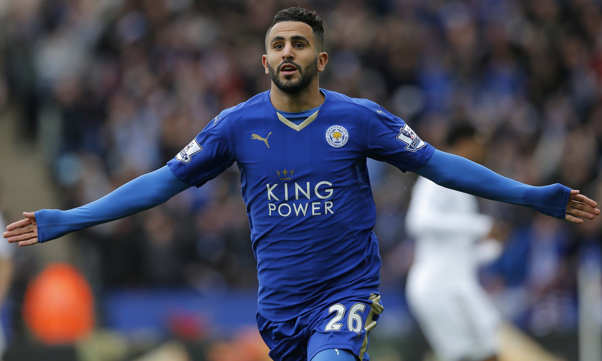 Sau khi để Mahrez lập hat-trick ở Liberty, Ashley Williams vẫn chưa đòi được nợ.