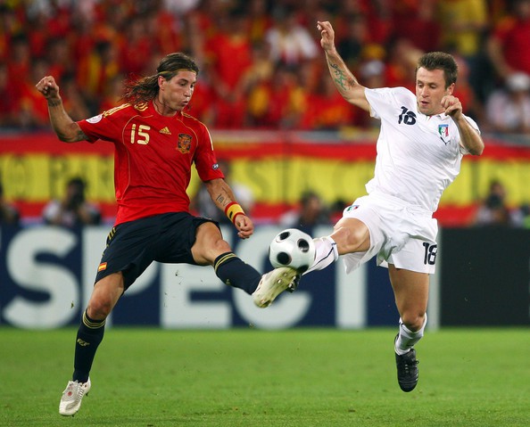 Tại VCK EURO 2008, Tây Ban Nha lần đầu tiên đánh bật “Đoàn quân màu thiên thanh” ra khỏi một giải lớn.