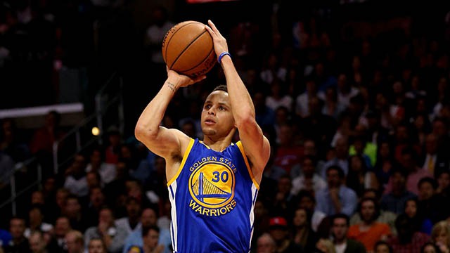 Stephen Curry nổi tiếng với khả năng ném 3