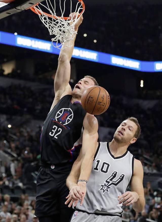 Griffin (32) giúp Clippers dẫn ngược Spurs ngay hiệp 1.