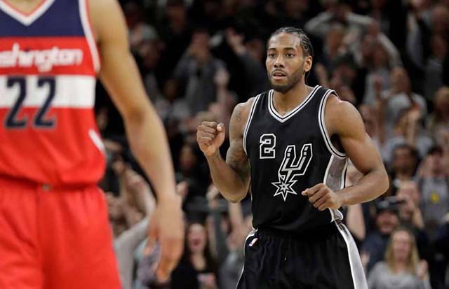 Kawhi Leonard quyết định chiến thắng cho Spurs lúc game còn 6 giây.