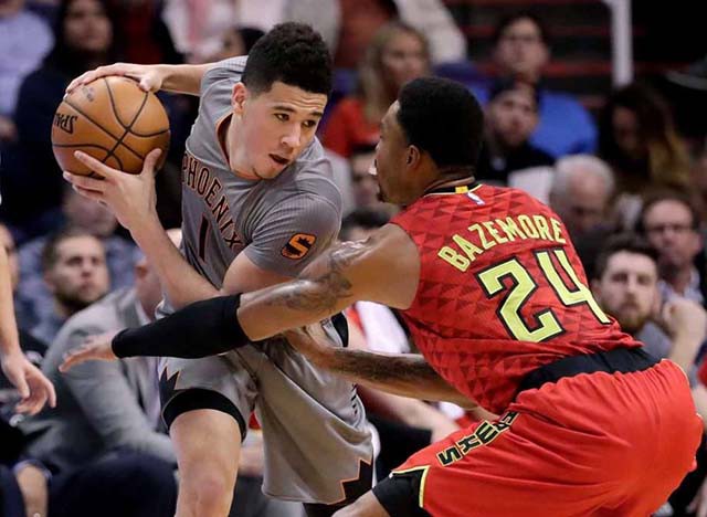 Một pha đột phá của Devin Booker (Suns).