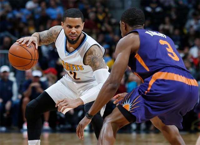 Suns và Nuggets đều đang là 2 đội bóng bất ổn ở giai đoạn đầu mùa giải năm nay.