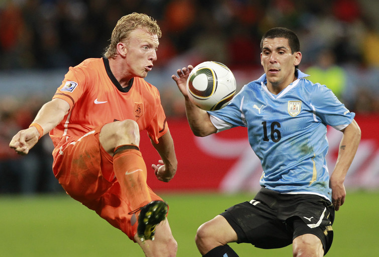 Quả bóng “Jabulani” trong trận Uruguay - Hà Lan.