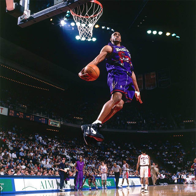 Một pha dunk của Vince Carter.