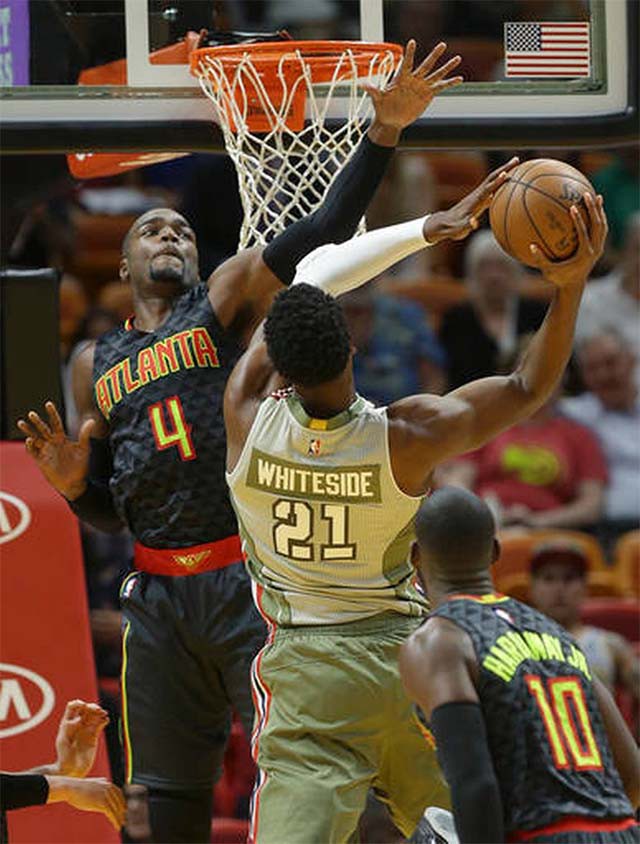 Whiteside (19 điểm, 25 rebounds) là cầu thủ thi đấu ổn định nhất của Miami Heat ở mùa giải này.