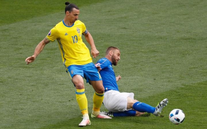 Zlatan Ibrahimovich (1m95) chưa đáp ứng được kỳ vọng của người Thụy Điển. 
