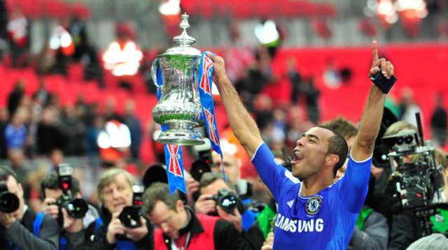 Ashley Cole vô địch FA Cup tới 7 lần. 