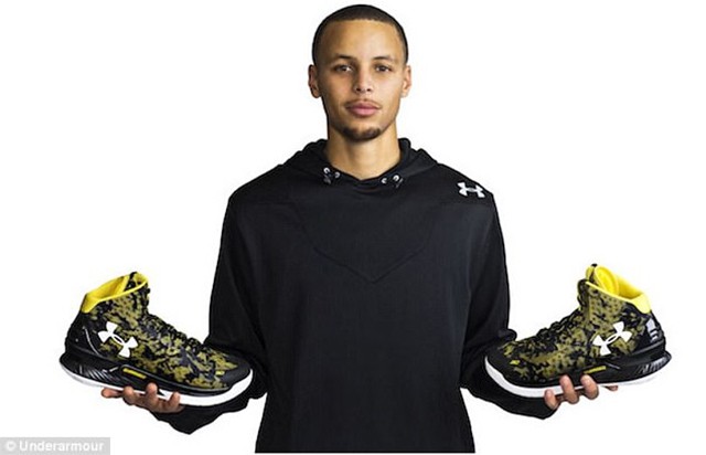 Curry đã ký thỏa thuận mới với Under Armor vào năm 2015 kéo dài đến năm 2024