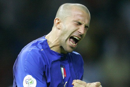 Trong loạt đá 11m thắng Pháp ở chung kết World Cup 2006, tuyển thủ Italia nào sút thắng xong đều có hành động ăn mừng. 