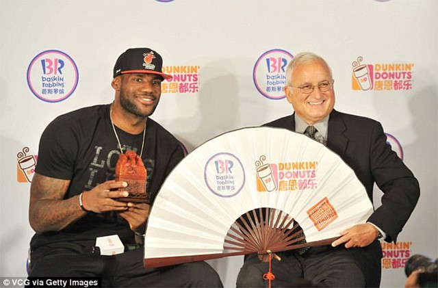 King James còn có hợp đồng với Dunkin' Donuts