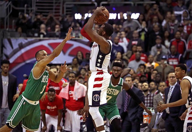 Cú ném quyết định của John Wall