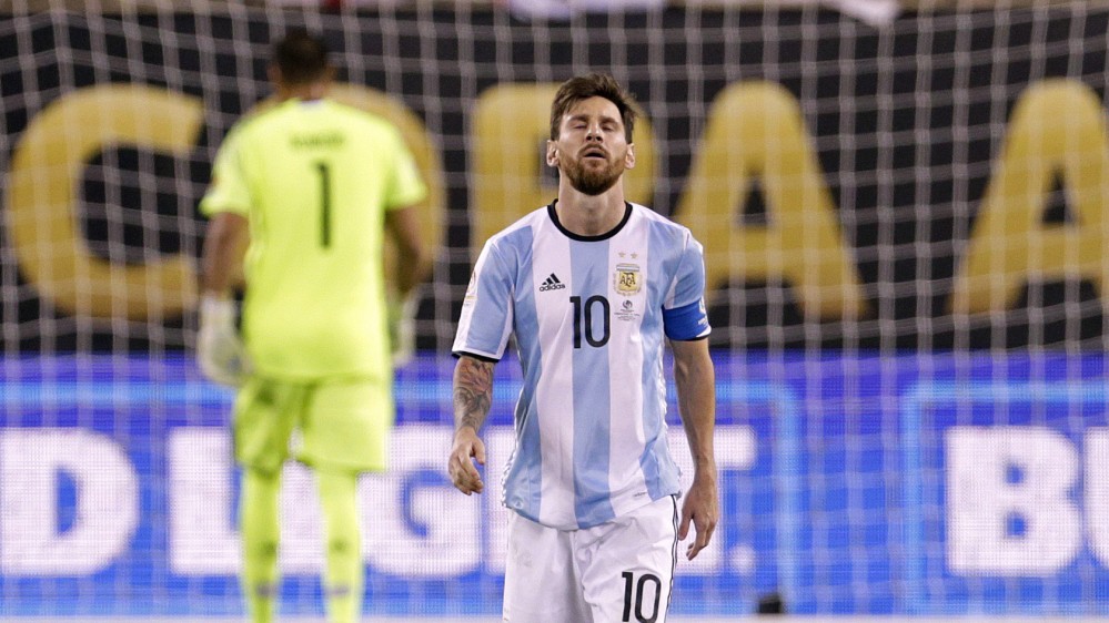  Lionel Messi cho rằng anh phải chịu trách nhiệm trong thất bại kỳ này