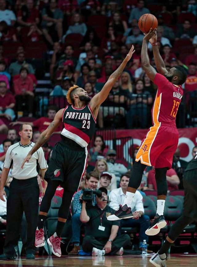 James Harden vẫn là cầu thủ chơi hay nhất của Houston Rockets khi có triple-double thứ 3 trong mùa giải.