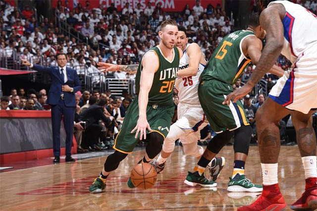 Derrick Favors cùng Gordon Hayward chính là 2 cầu thủ hay nhất của Utah ở trận này